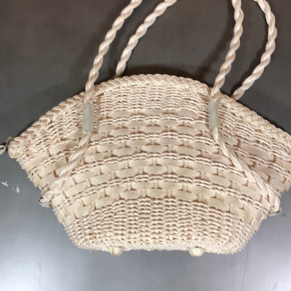Beautiful Vintage Wicker/Shell Purse - Picture 4 of 7
